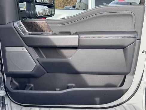 Used 2025 Ford F450 Lariat image 33