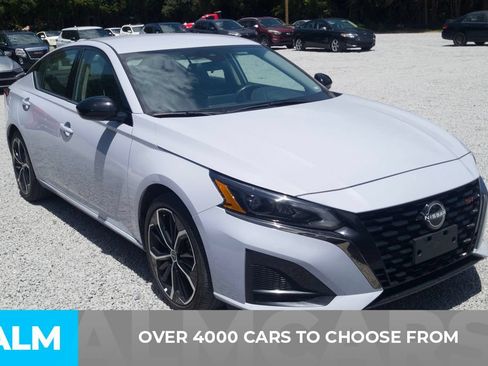 Used 2024 Nissan Altima 2.5 SR FWD image 2