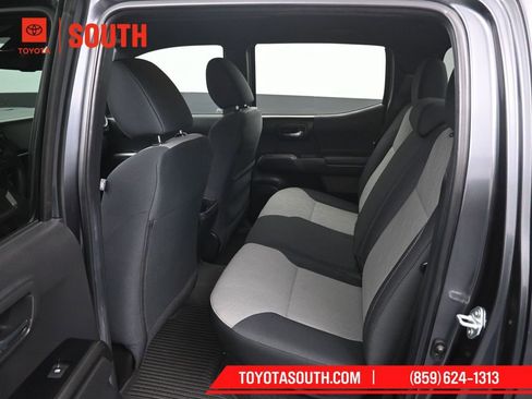 Used 2022 Toyota Tacoma TRD Sport image 10