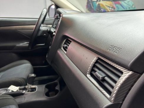 Used 2016 Mitsubishi Outlander ES image 27