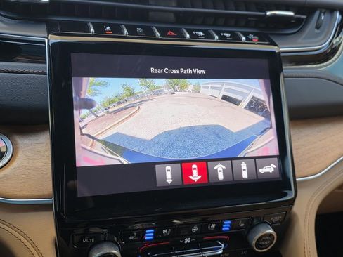 Used 2024 Jeep Grand Cherokee L Summit AWD/4WD image 23
