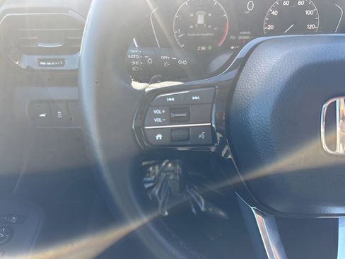 Used 2025 Honda Pilot Touring image 18