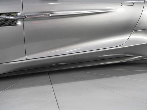 Used 2017 Aston Martin Vanquish Coupe image 19