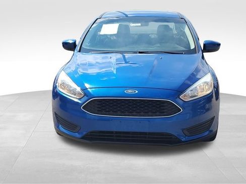 Used 2018 Ford Focus SE FWD image 2