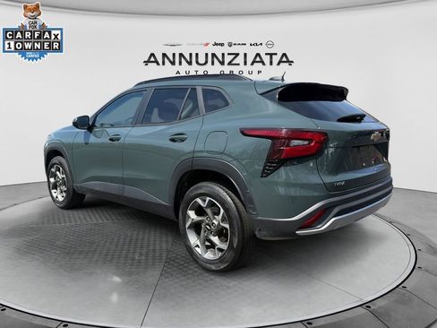 Used 2025 Chevrolet Trax LT image 3