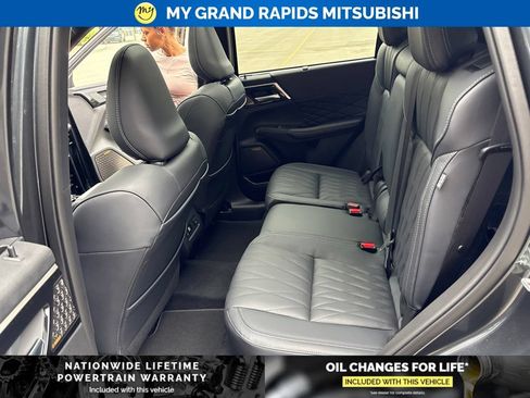 New 2026 Mitsubishi Outlander SEL Black Edition AWD/4WD image 12