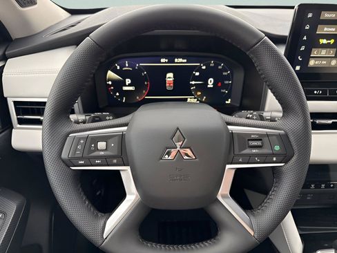 Used 2025 Mitsubishi Outlander SE AWD/4WD image 16