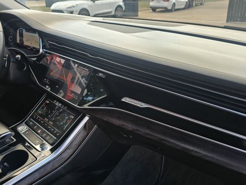 Used 2019 Audi Q8 Premium Plus image 32
