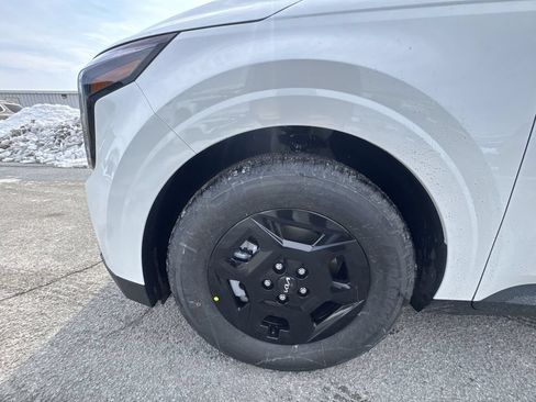 New 2026 Kia Carnival LX FWD image 10