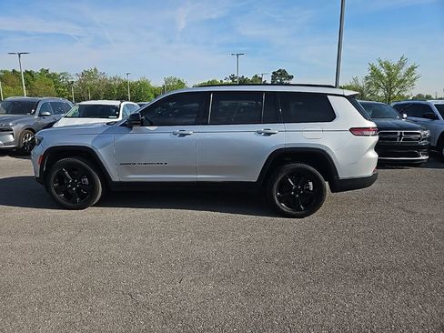 Used 2023 Jeep Grand Cherokee L Limited w/ Black Appearance Package image 4