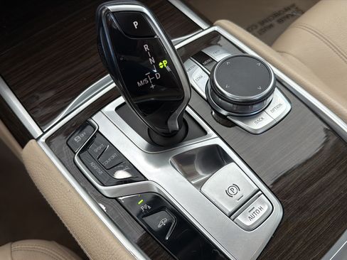 Used 2019 BMW 740i RWD image 43
