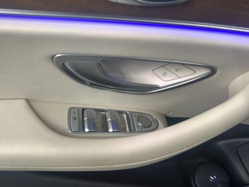 Used 2022 Mercedes-Benz E 350 Sedan image 11