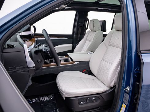 Certified 2026 Cadillac Escalade Platinum Sport AWD/4WD image 17