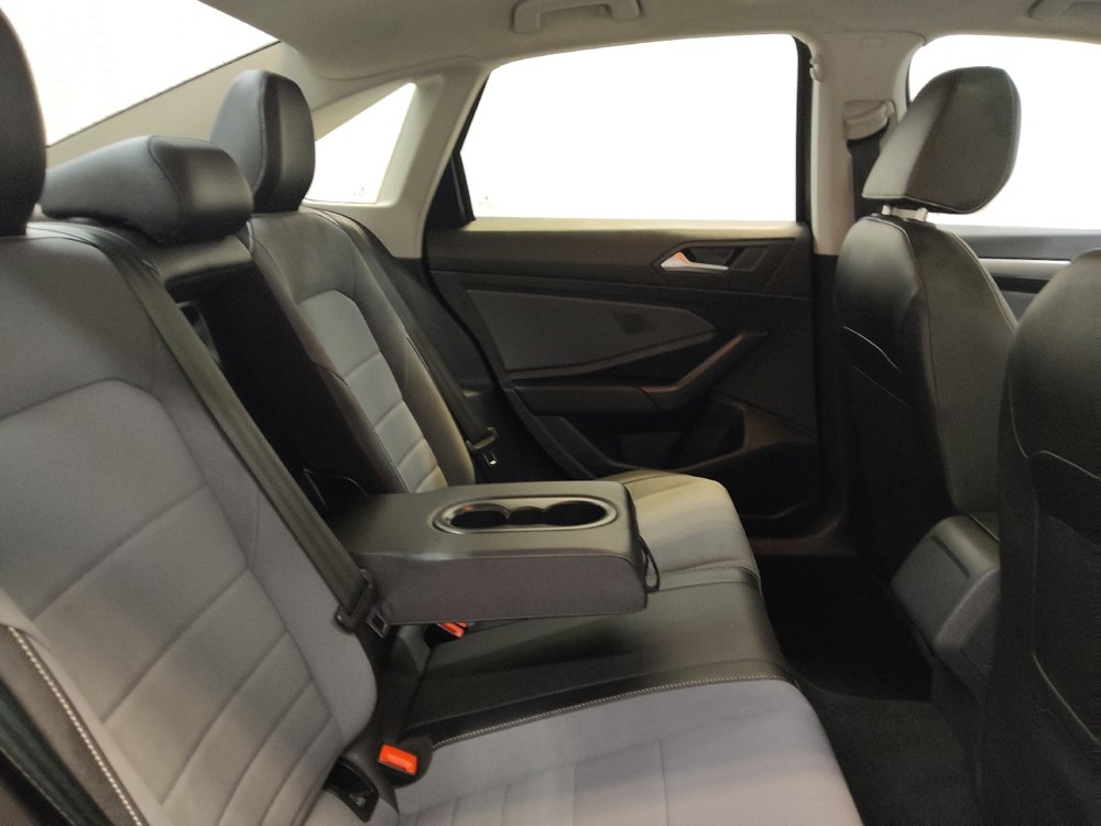 Used 2025 Volkswagen Jetta SE FWD image 19