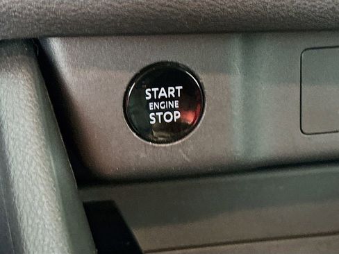 Certified 2025 Nissan Rogue SV image 21