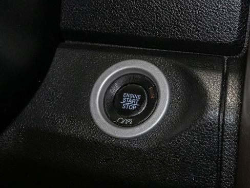 Used 2018 RAM 1500 Laramie w/ Convenience Group AWD/4WD image 18