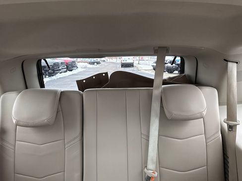 Used 2016 Cadillac Escalade Luxury image 16