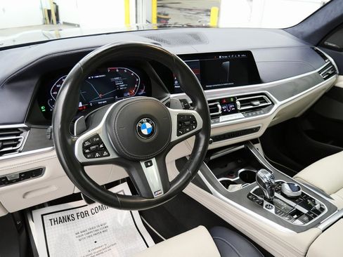 Used 2022 BMW X7 M50i image 13