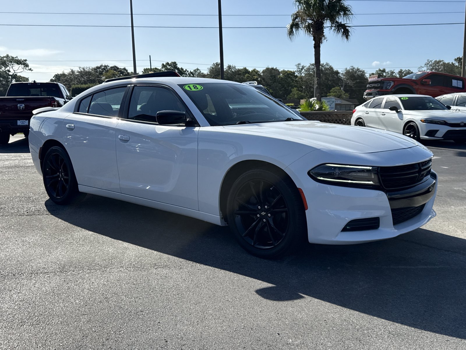 Used 2018 Dodge Charger SXT w/ Blacktop Package RWD image 2