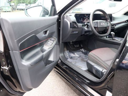 Used 2026 Nissan Sentra SR w/ Floor Mat Package FWD image 10
