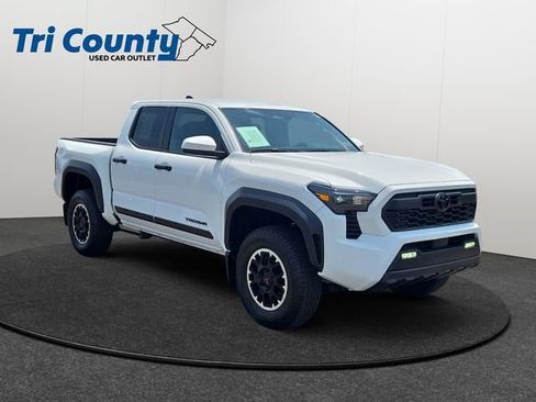 Certified 2026 Toyota Tacoma TRD Off-Road AWD/4WD image 1