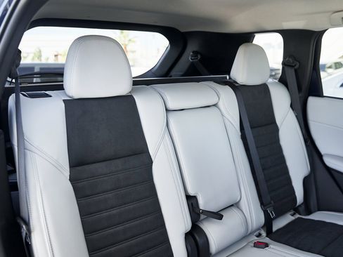 New 2025 Mitsubishi Outlander SE image 29