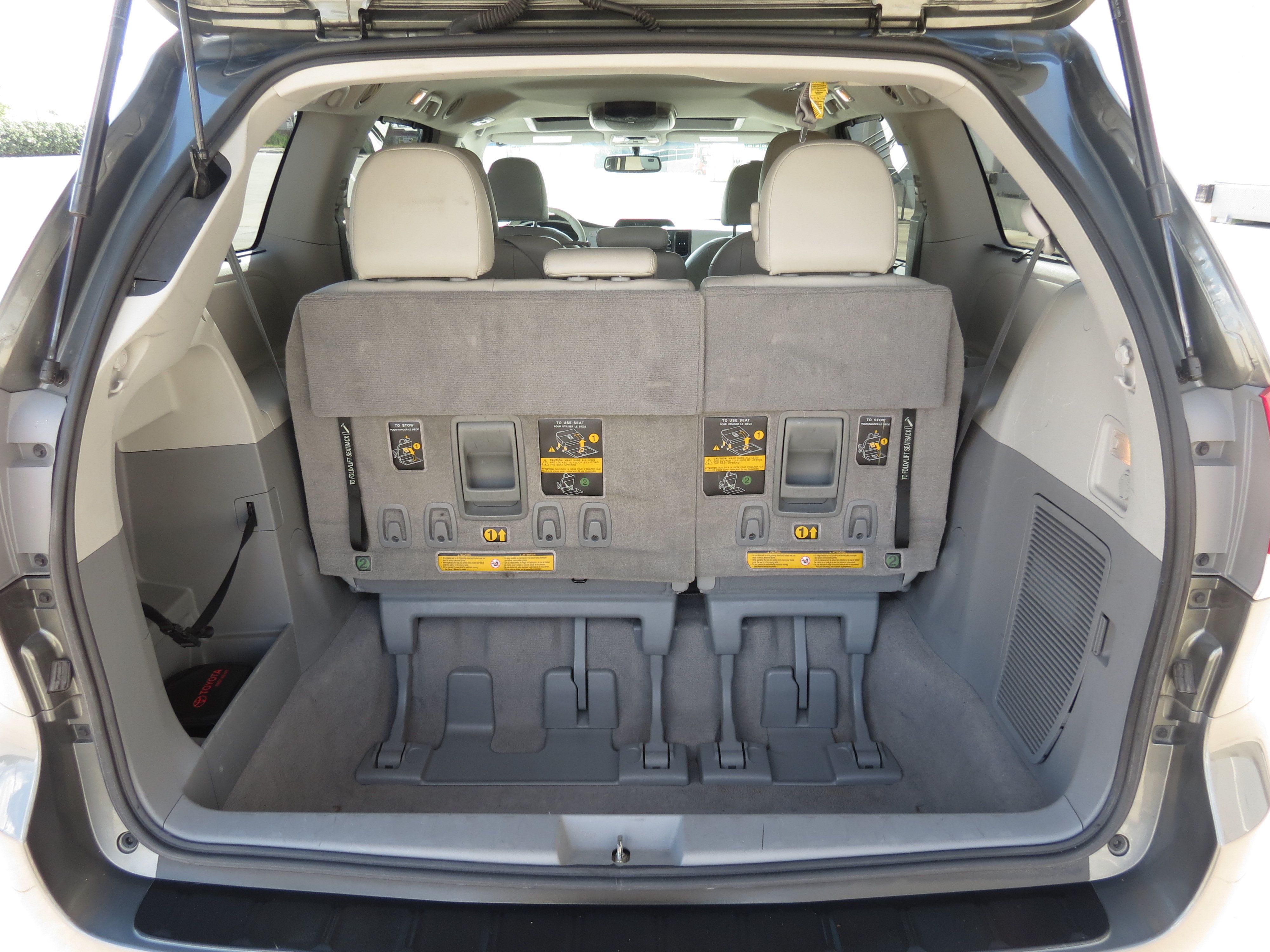 Used 2011 Toyota Sienna XLE FWD image 33