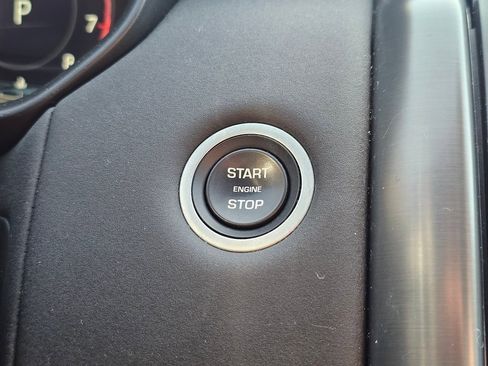 Used 2020 Land Rover Discovery Landmark image 16