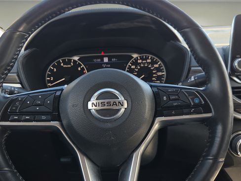 Used 2021 Nissan Altima 2.5 SL FWD image 12