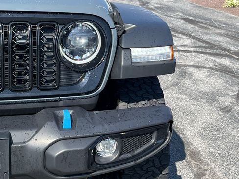 Used 2024 Jeep Wrangler Unlimited AWD/4WD image 10