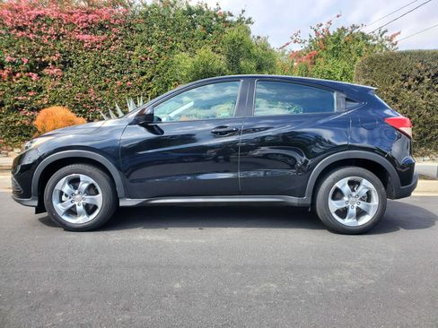 Used 2019 Honda HR-V LX image 7