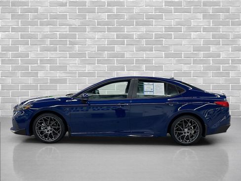 Used 2025 Toyota Camry SE image 2