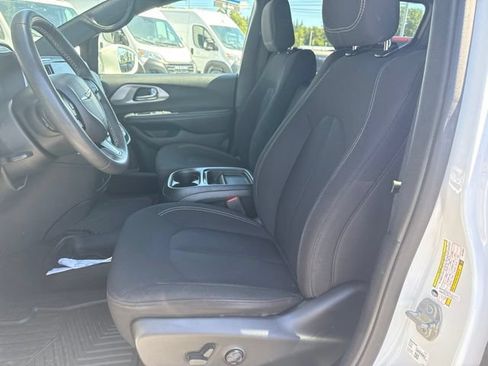 Used 2022 Chrysler Pacifica Touring w/ S Appearance Package AWD/4WD image 19