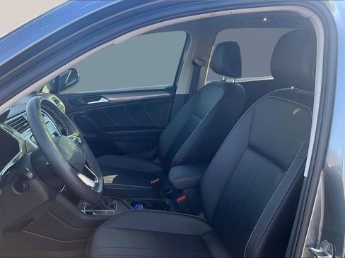 Used 2022 Volkswagen Tiguan SE w/ Panoramic Sunroof Package image 24