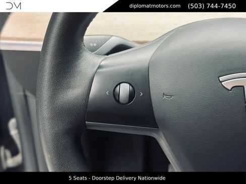 Used 2021 Tesla Model Y Long Range AWD/4WD image 30