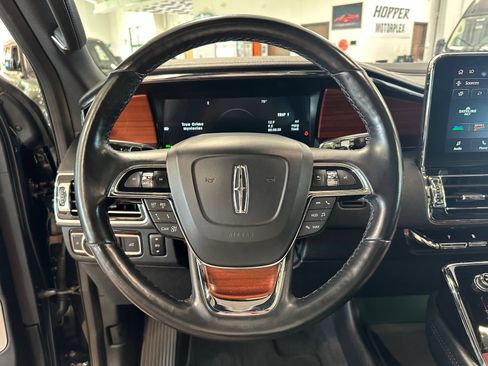 Used 2021 Lincoln Navigator Reserve w/ Luxury Package AWD/4WD image 17