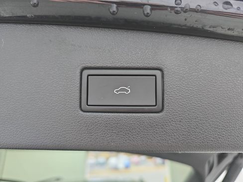 Certified 2024 Volkswagen Tiguan SE R-Line image 13