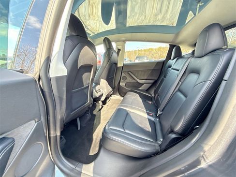 Used 2021 Tesla Model Y Long Range image 24