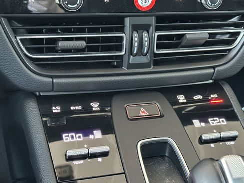 Certified 2024 Porsche Macan AWD/4WD image 21
