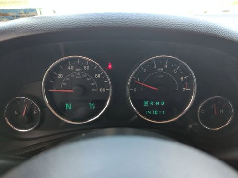 Used 2013 Jeep Wrangler Unlimited Sahara w/ Dual Top Group AWD/4WD image 34