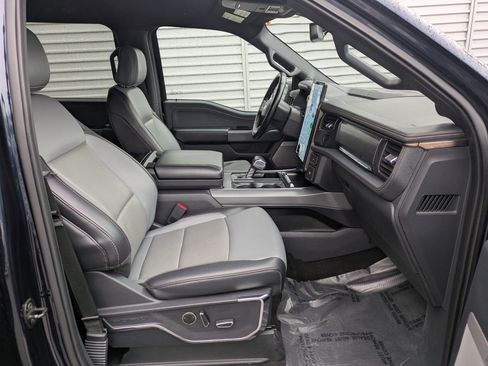 Used 2022 Ford F150 Lightning Lariat image 32