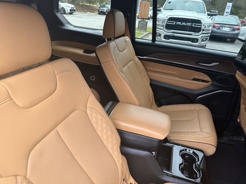 Used 2024 Jeep Grand Cherokee L Summit w/ Rear Seat Video Group I AWD/4WD image 17