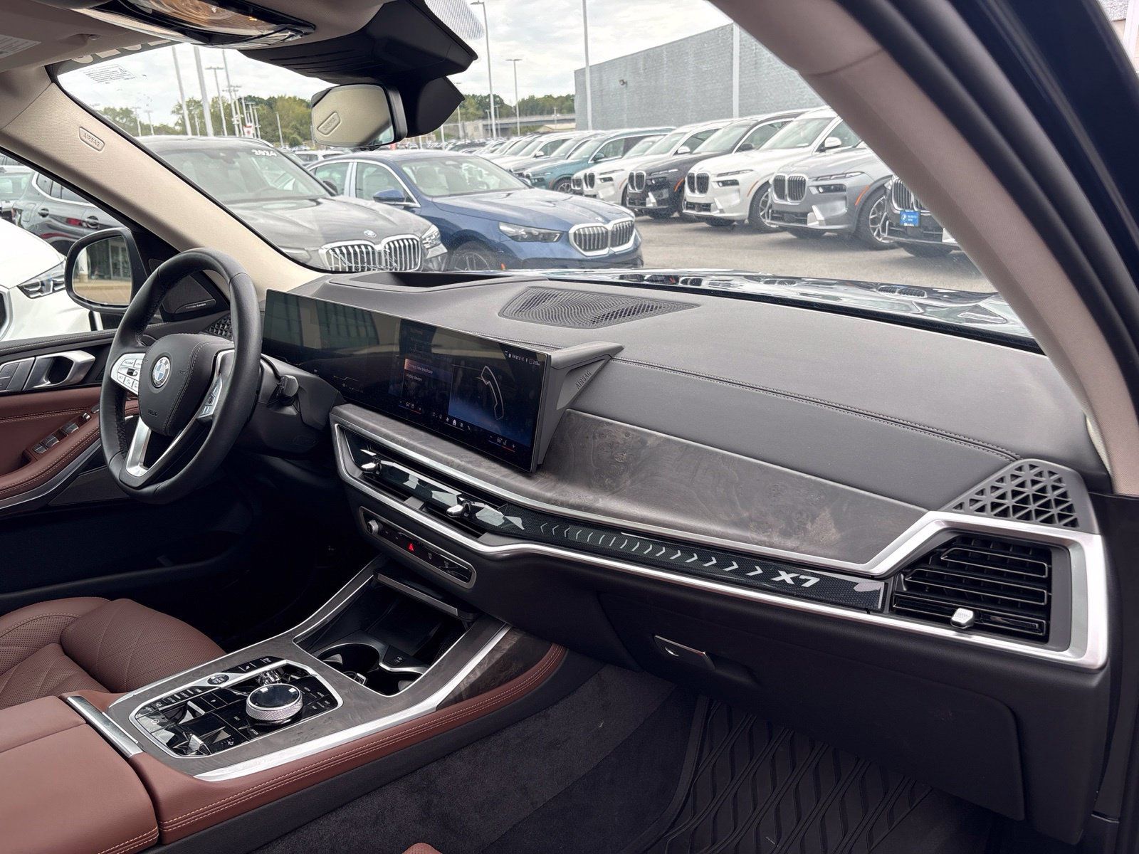Used 2026 BMW X7 xDrive40i w/ Premium Package AWD/4WD image 24