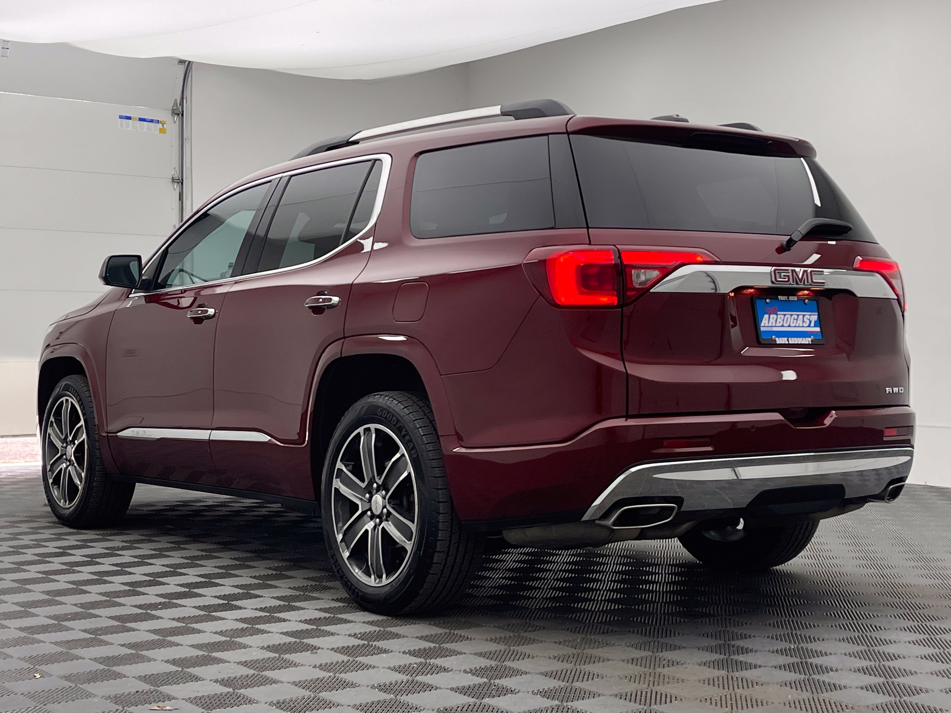 Used 2017 GMC Acadia Denali w/ Technology Package AWD/4WD image 13