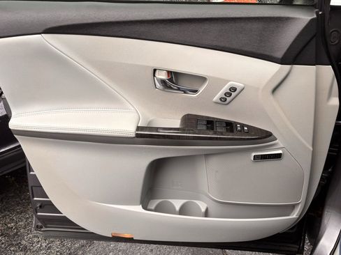 Used 2013 Toyota Venza XLE image 11