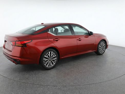 Used 2025 Nissan Altima 2.5 SV image 9