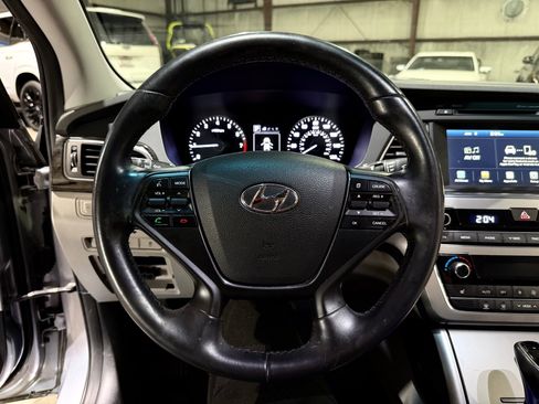 Used 2017 Hyundai Sonata Limited FWD image 31