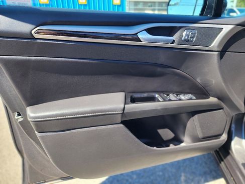Used 2016 Ford Fusion SE w/ Equipment Group 202A FWD image 12