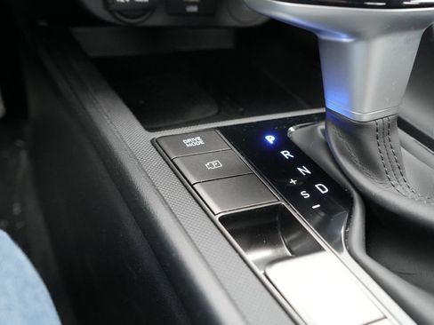 Certified 2025 Hyundai Elantra SEL image 31