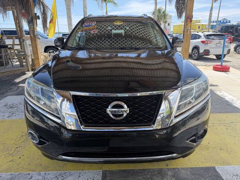 Used 2015 Nissan Pathfinder Platinum FWD image 2